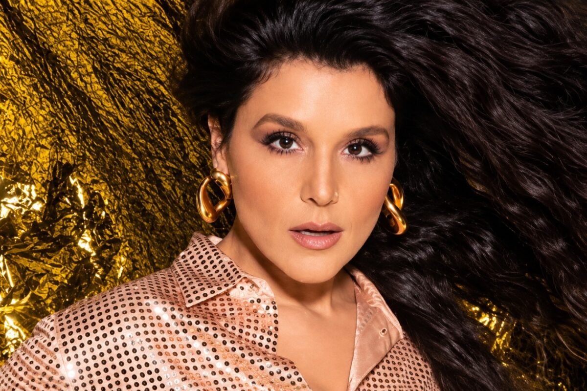 Jessie Ware performing live, promoting her Superbloom album and 2026 arena tour